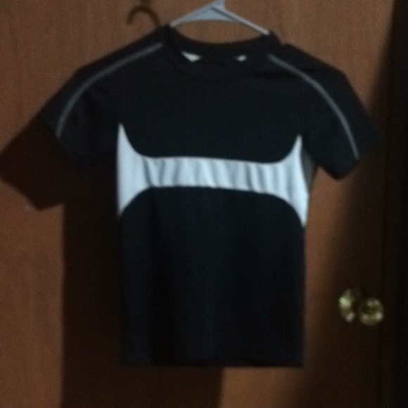 The size is a small use it is black and white - Picture 1 of 3